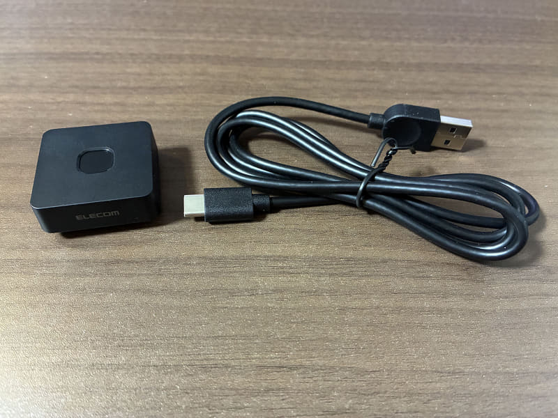エレコムのUSB指紋リーダー「CR-FI50UBK」と、付属のUSBケーブル