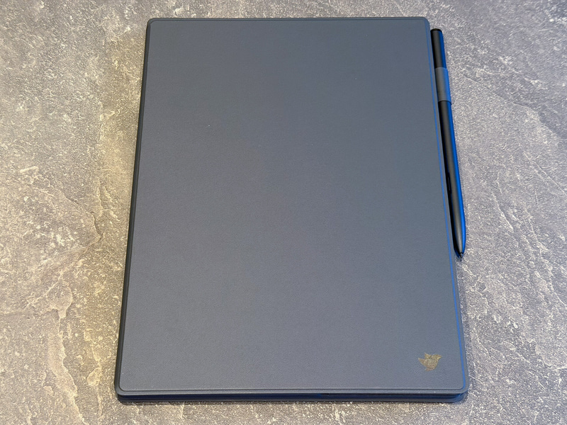 キーボード付きケースにもペンを装着できる