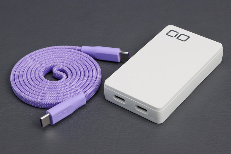 以前にレビューした薄型のUSB充電器「CIO NovaPort SLIM DUO 65W 2C」と、マグネットでクルクルまとまる「CIO フラットスパイラルケーブル」は薄型でカバンに常備しておくのにオススメだ