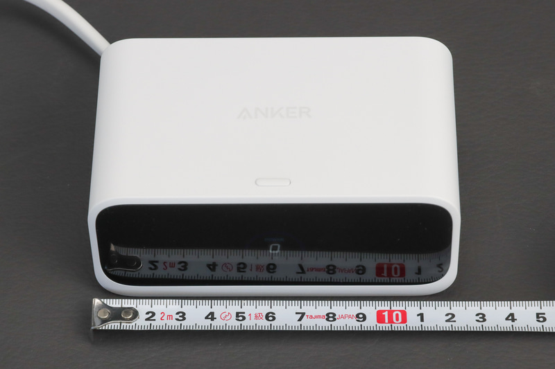 本体の寸法は約121 × 73 × 53mm。ケーブル内蔵で、ACコンセントも持つのでそれなりの大きさはある