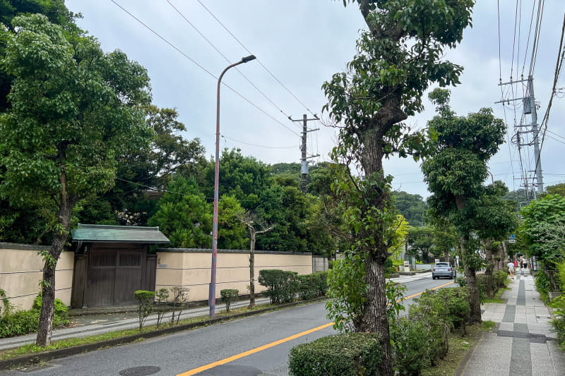 鎌倉の街並みには、普段過ごしている街と違う新鮮さと懐かしさを感じる