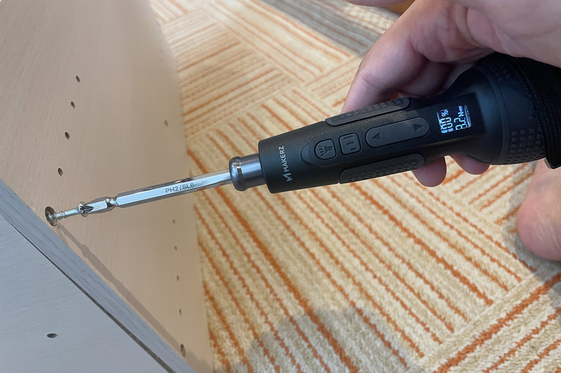 カラーボックスの組み立てには3.2N･mのトルクがたのもしい