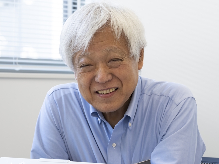 香取啓志（かんどり・けいし）氏<br>早稲田大学理工学部電気通信学科を卒業後、朝日放送株式会社（ABCテレビ）に入社。技術局にてテレビ放送や映像編集業務に従事し、1985年から1986年にかけては米マサチューセッツ工科大学（MIT）メディアラボで研究に携わった。元・電通で現・関西大学教授の三浦文夫氏と共に、ラジオ放送をインターネットで同時配信するIPサイマル配信の仕組みを発案・実用化し、IPサイマルラジオ、そして「radiko」の普及に大きく貢献。その功績により、2023年に前島密賞および放送文化基金賞を受賞した。現在は株式会社Moments Lab代表、株式会社radikoエグゼクティブフェロー