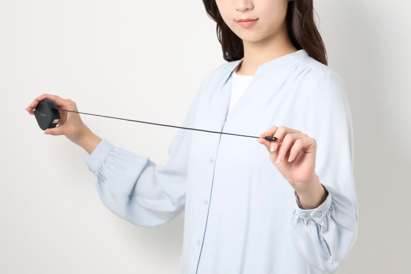 コネクタを引き出すことで長さを調節できる