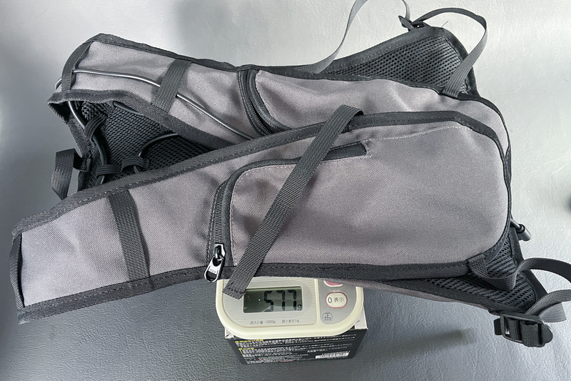 本体の重さは実測で577g