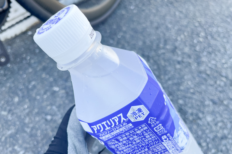 およそ1時間30分経過。だいぶとけているが真ん中に直径3cmほどの氷の塊がある