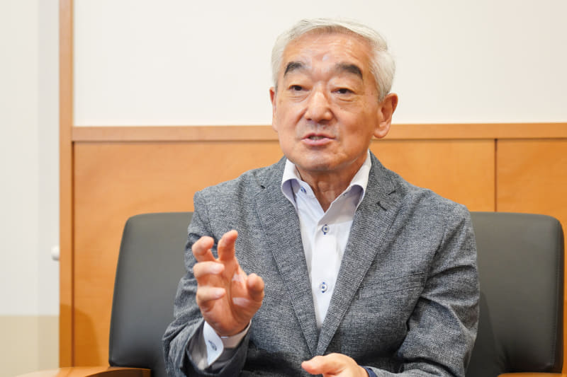 鹿野清（しかの きよし）氏。1975年にソニー商事株式会社入社。ソニーのテレビ事業部、ソニー・アメリカを経て、PC「VAIO」ブランドの立ち上げに携わる。以降、欧州および日本でのコンシューマービジネス担当役員、ブランディング担当役員などを経て、2014年にソニーを退職。2016年に一般社団法人日本エレクトロニクスショー協会 顧問に就任し、翌2017年より同協会執行理事・理事、およびCEATECエグゼクティブプロデューサーを務める