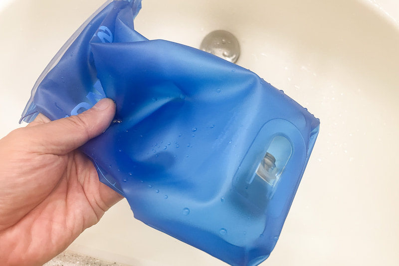 ハイドレーションバッグは裏返して水気をよく拭き取っておく