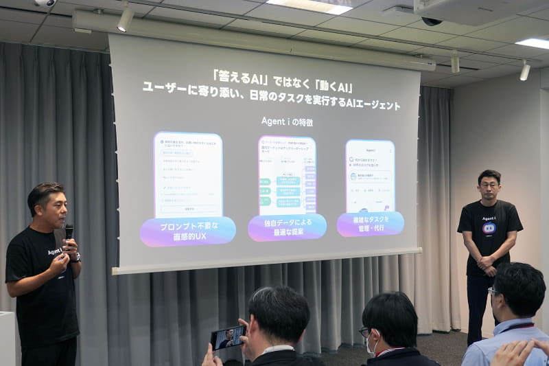 体験会で説明するLINEヤフー株式会社 葭沢光伸氏（上級執行役員 AI Agent統括SBUリード。写真左）と、LINEヤフー株式会社 慎ジュンホ氏（CPO。写真右）