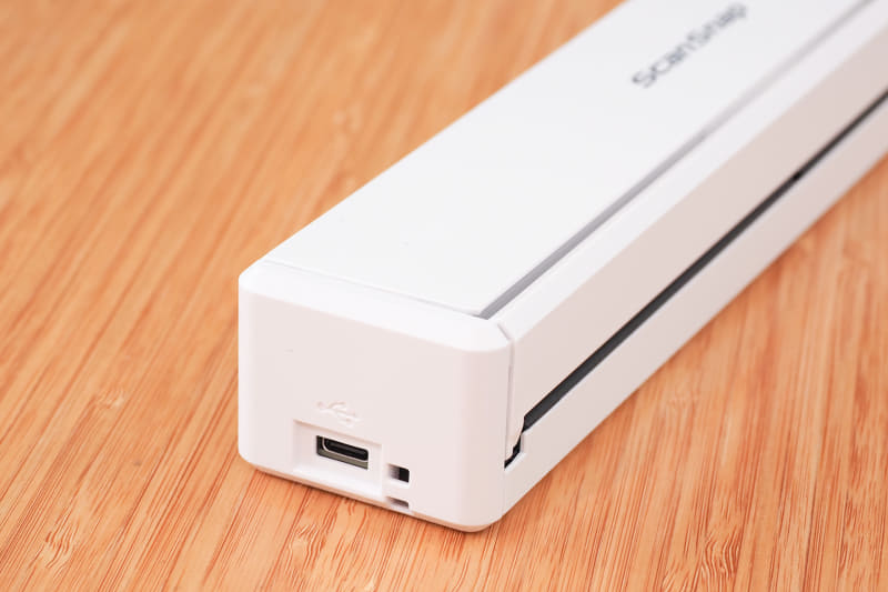 USB Type-Cのポートがあるので、これでセットアップ前にバッテリーを充電しておこう