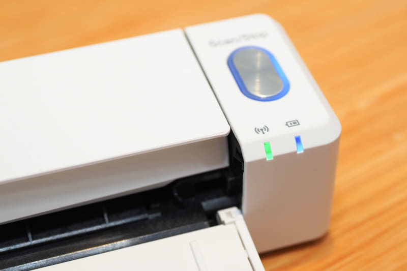 ScanSnap iX110に接続するとグリーンの点灯に切り替わる
