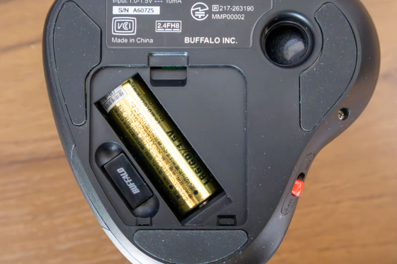 USBレシーバーは本体裏面に収納できるため、持ち歩き時になくしにくい