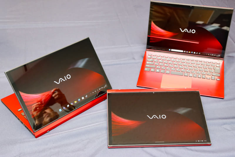 VAIO Tシリーズ。左からビューモード・タブレットモード、ノートPCモード