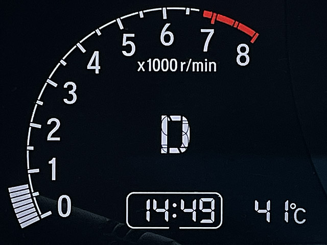 名古屋へ移動中。車の外気温計は41℃となった