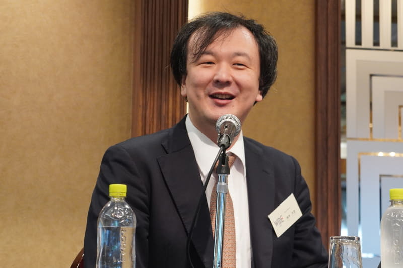WIDEボードメンバーの浅井大史氏（モデレーター）