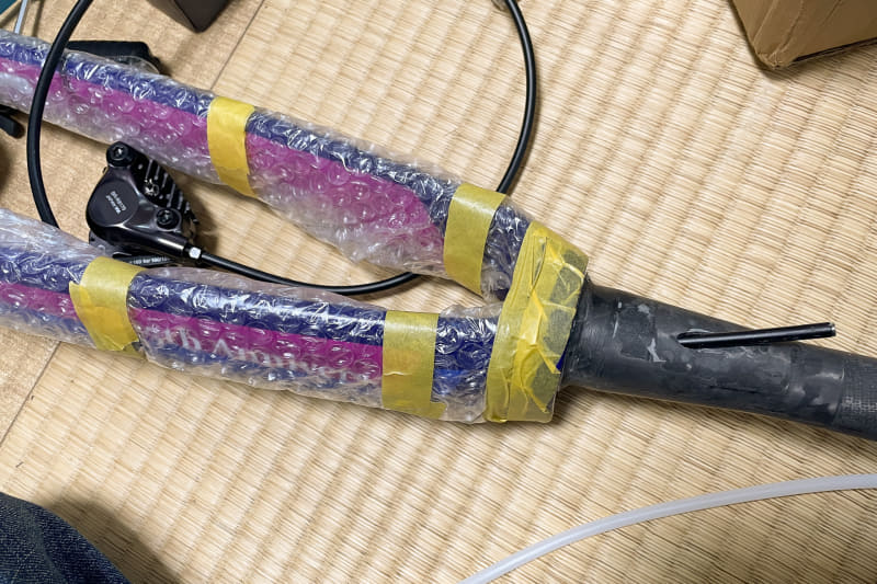 空力のため、油圧ブレーキのホースも全てフレームの中を通る