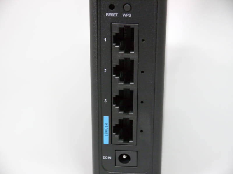 ポートは全て1Gbps対応