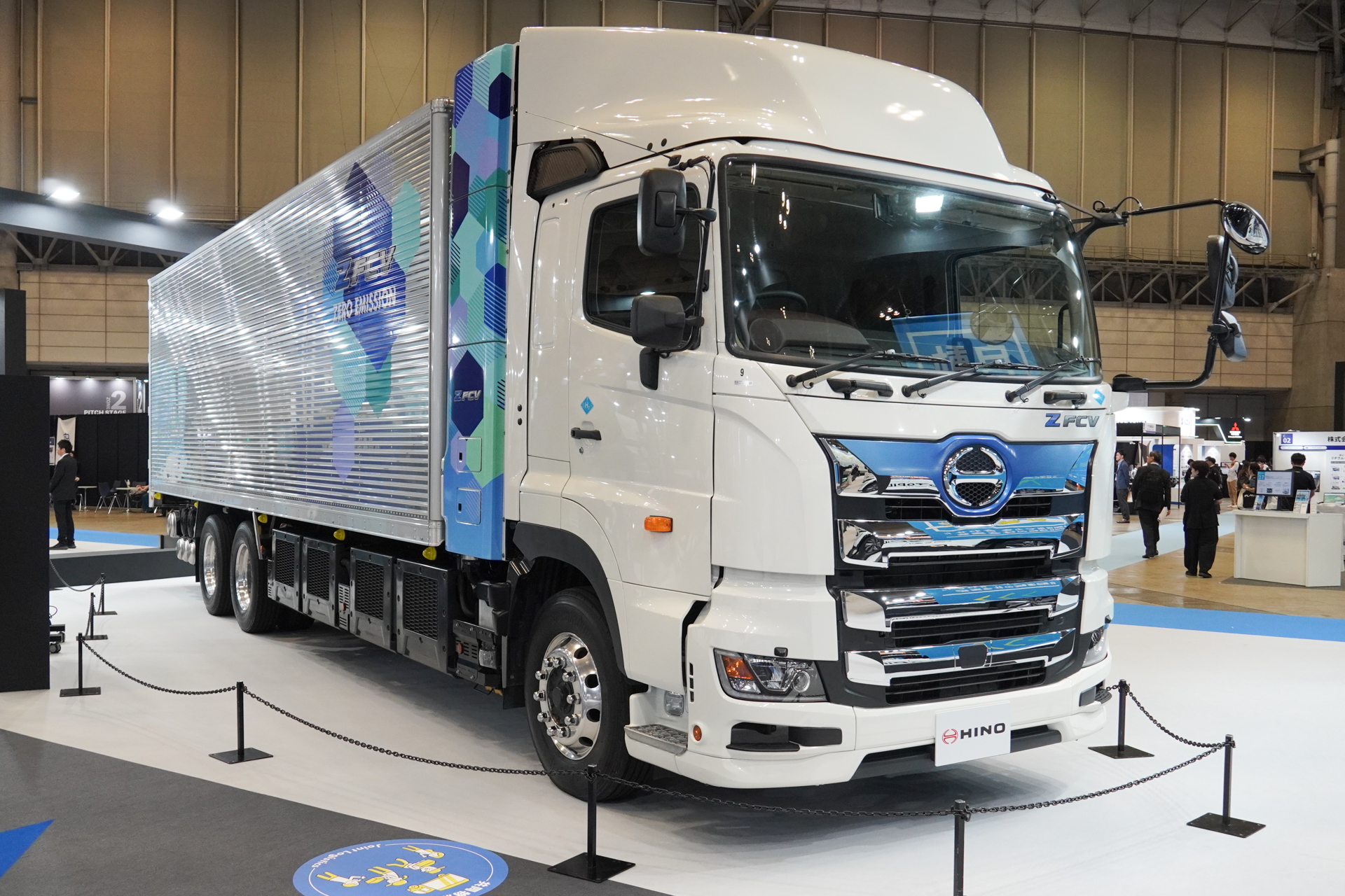 日野の水素燃料電池車「プロフィア Z FCV」