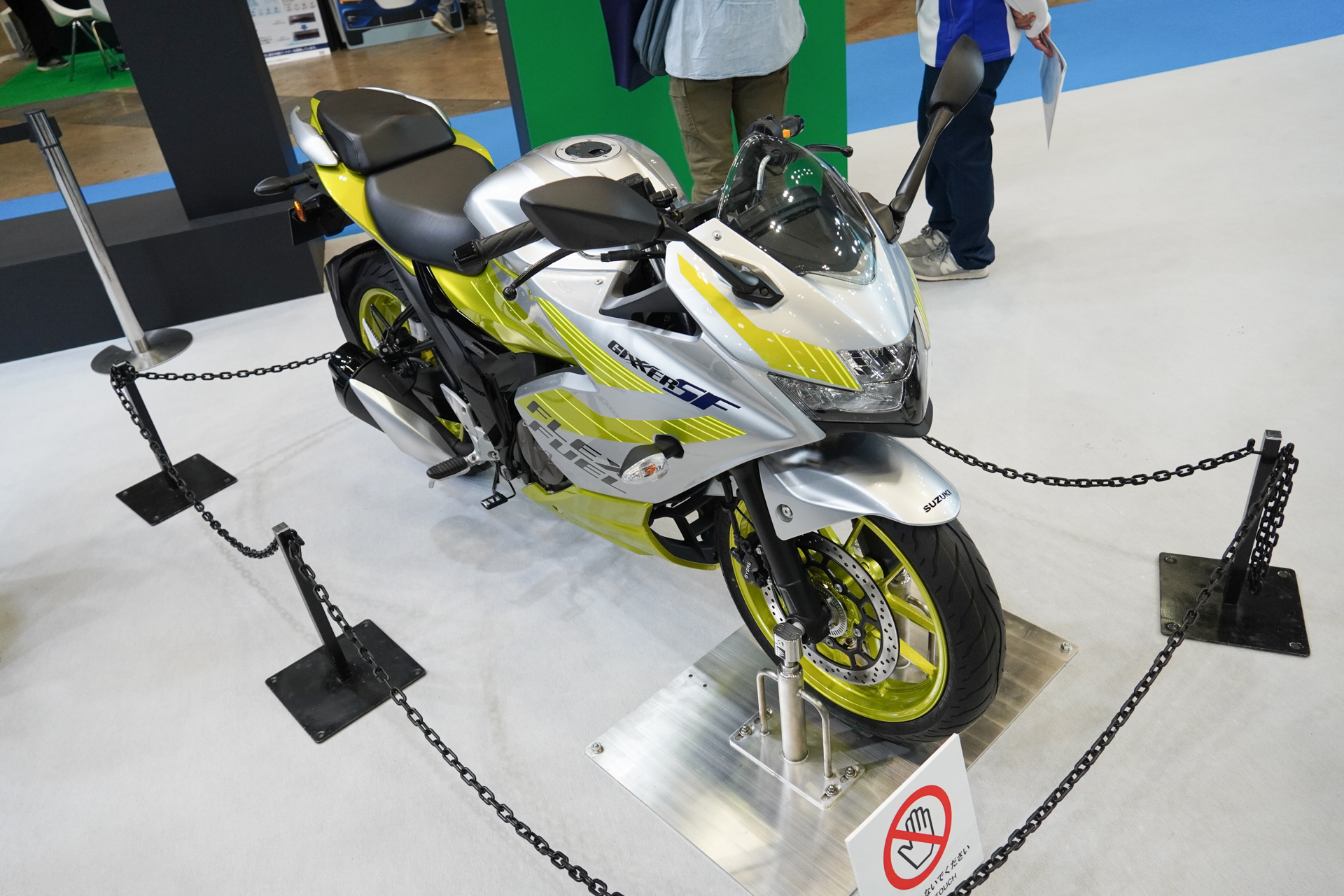 スズキの水素燃料電池のクルマ「GIXXER SF 250 FFV」
