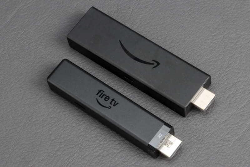 第1世代のFire TV Stick 4Kとの比較。本体サイズが半分ほどに。そして4Kの文字も刻まれる