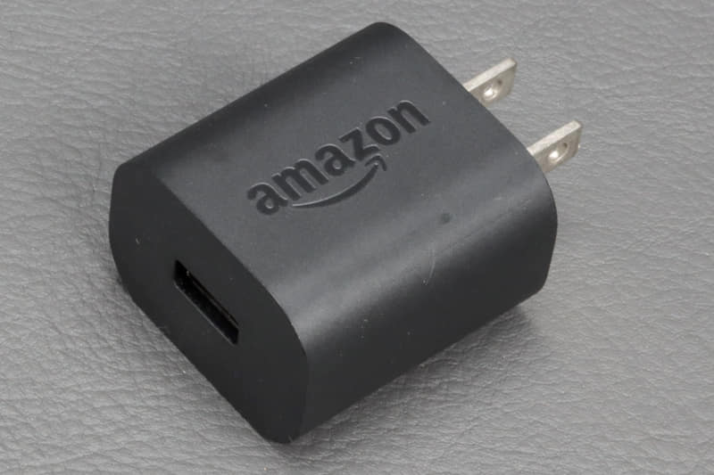 第1世代では電源アダプターが付属していたが第3世代には付属しない