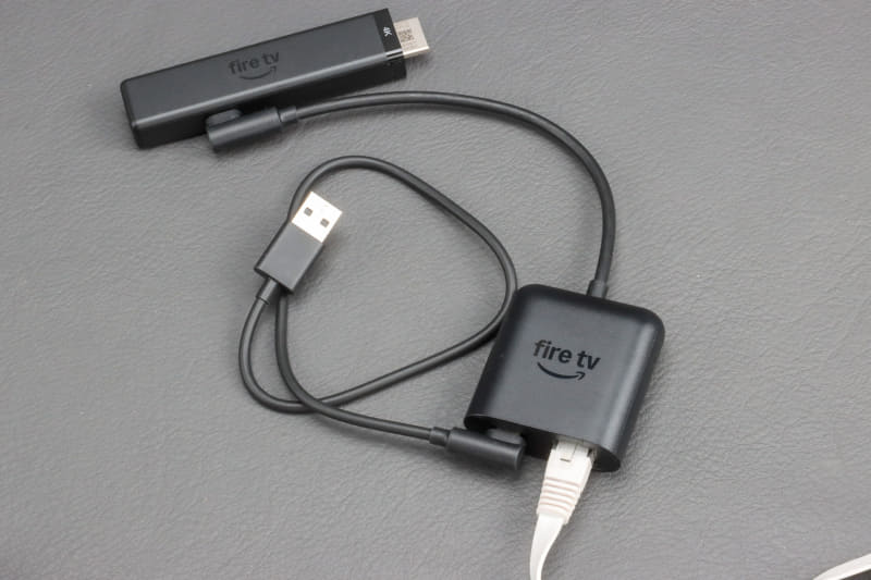 こんな形で接続する。USB Type-AはTVのUSBポートにつないで電源を取る