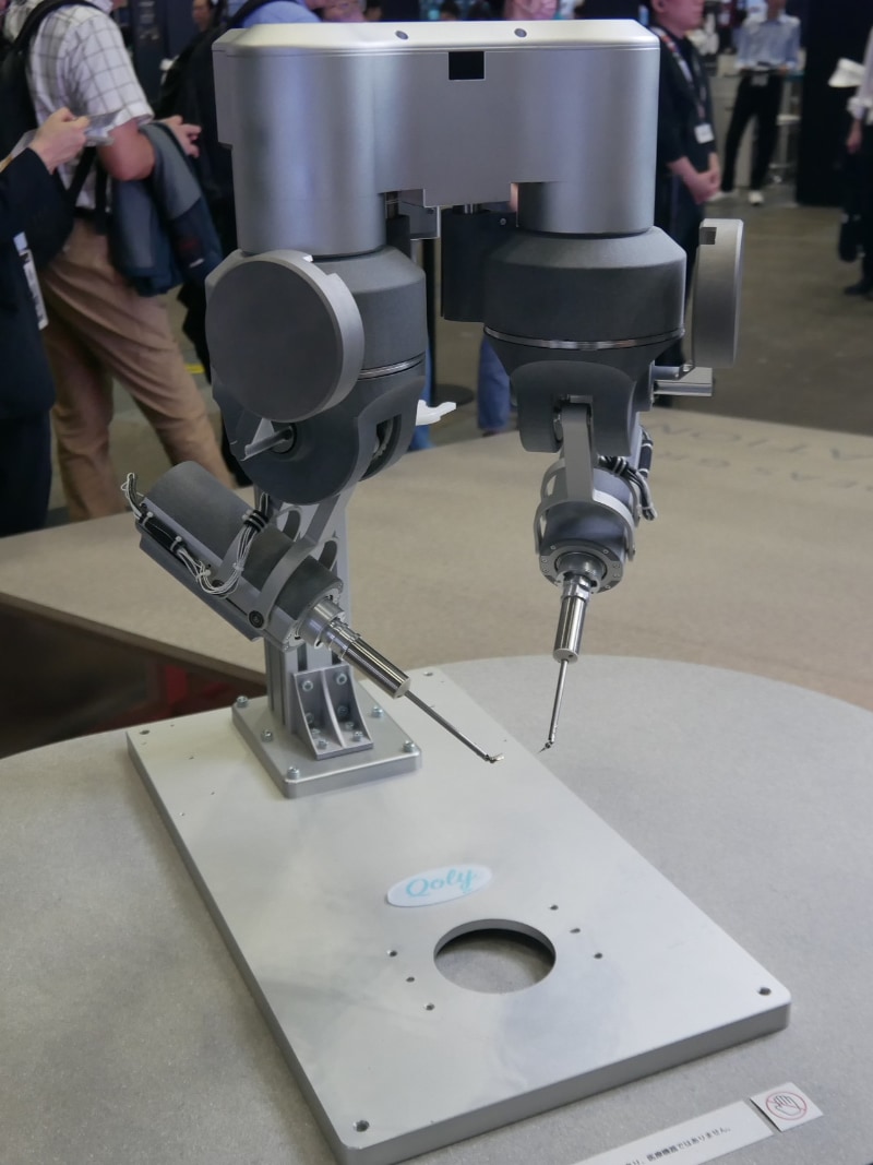 マイクロサージャリー支援ロボットを展示
