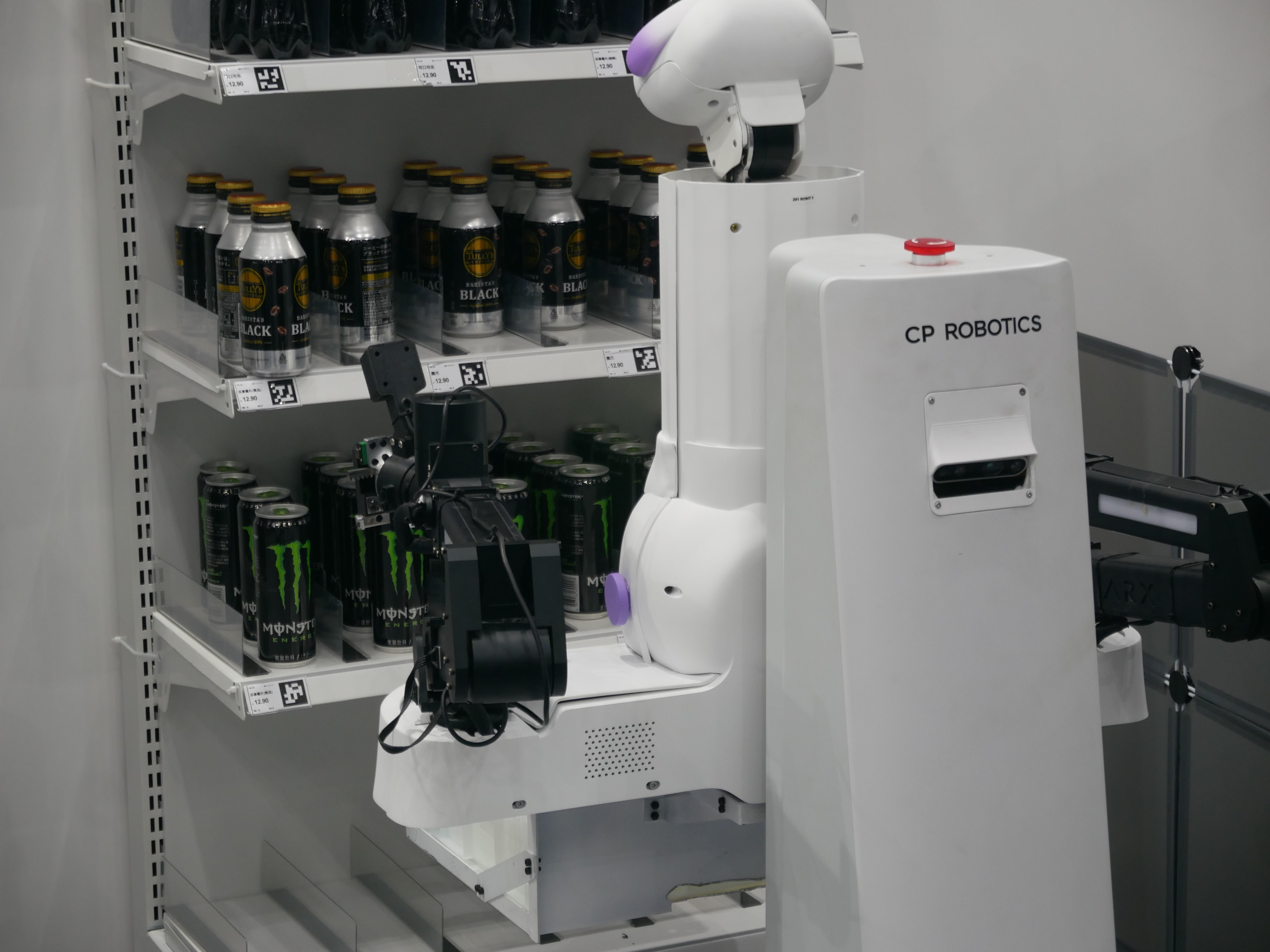 小売店舗でロボットが棚出しを行うデモンストレーション