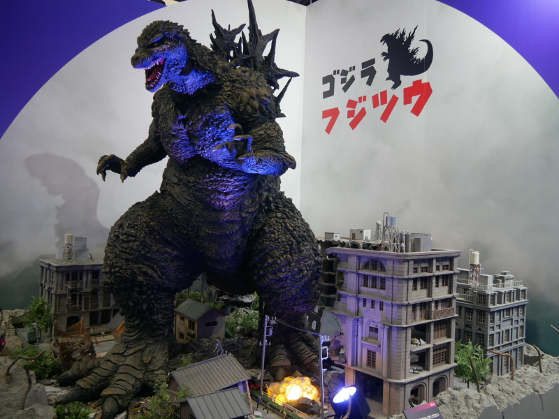 高さ2.5mのゴジラ像も展示。フォトスポットとしても人気だった