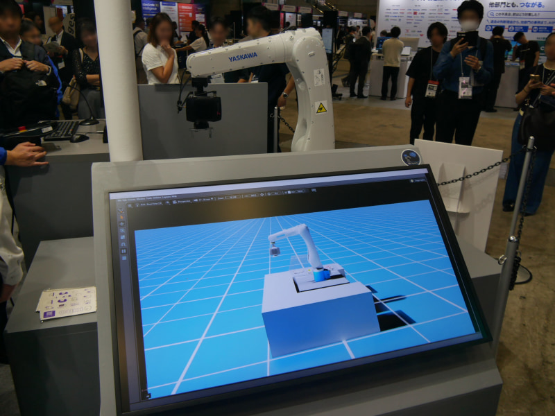 デジタルツイン上にロボットの動きを再現している