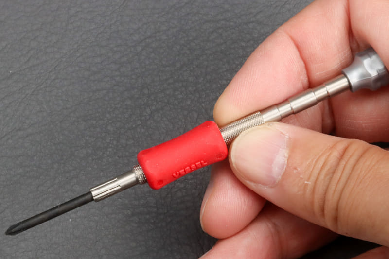 本体にもローレット加工がされていて、ここを持って早回しもできる