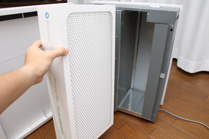 カセット式のフィルター。通常品は「ダストフィルター」