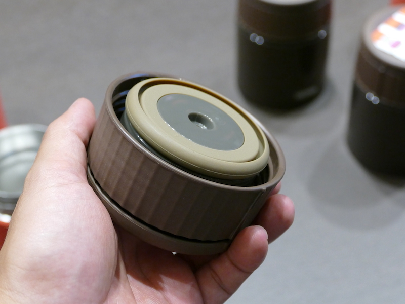 蓋が開けにくくなっても、蓋の上部を押しながら回せば、簡単に開けられるオープンアシスト構造を採用