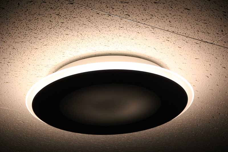 導光パネルと光を通さないパネルを組み合わせた間接光モデル