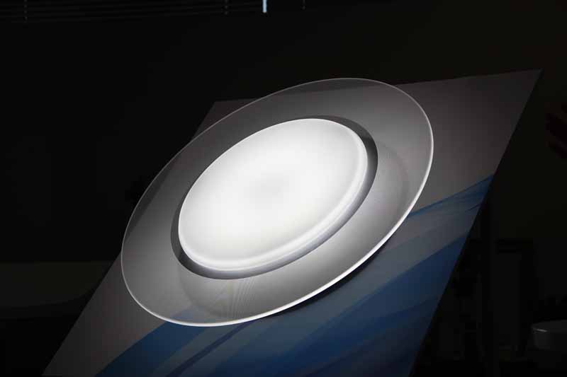 センター光+パネル光(白い色)