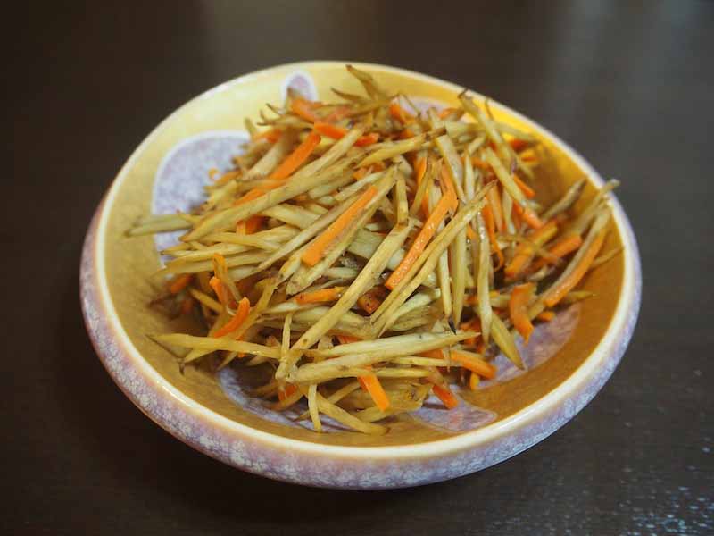 定番のきんぴらごぼう。口触りのよい仕上がりになった