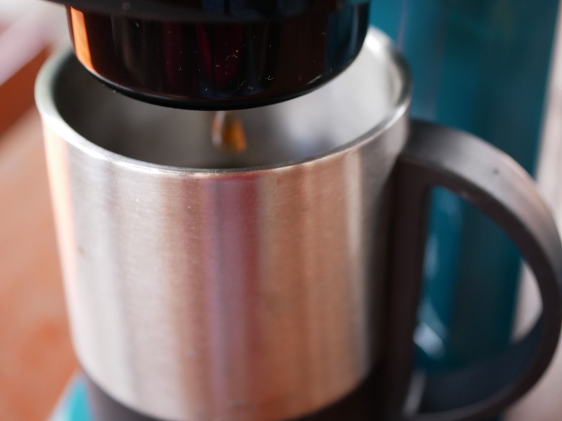 コーヒーはゆっくりと抽出される