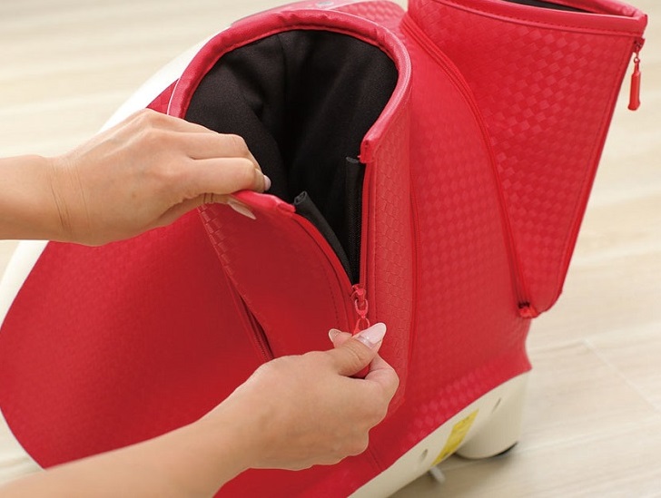 ファスナーが付いており、ゆったりとした設計で足を入れやすいという