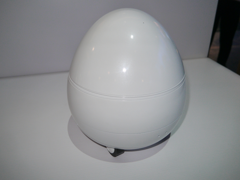 パナソニックのたまご型卓上パートナーロボット