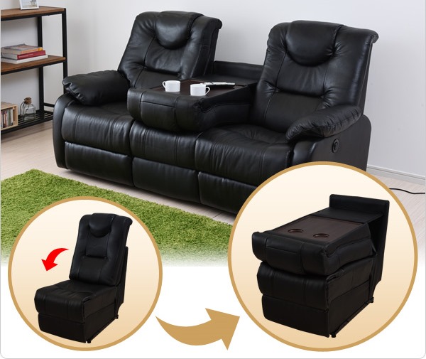 センター部のソファは、ミニテーブルとしても使える