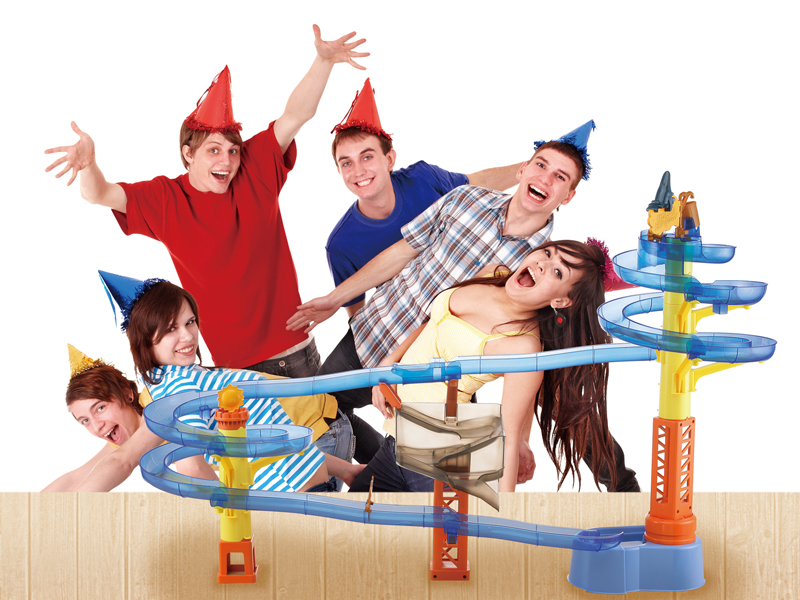 大人数で楽しめる全長5mの“流しそうめんマシン”「ビッグストリーム そうめんスライダー エクストラジャンボ」