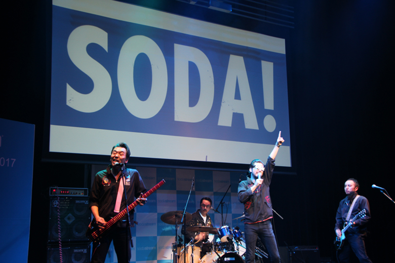 俳優の浅野忠信さん率いるバンド「SODA!」も出演