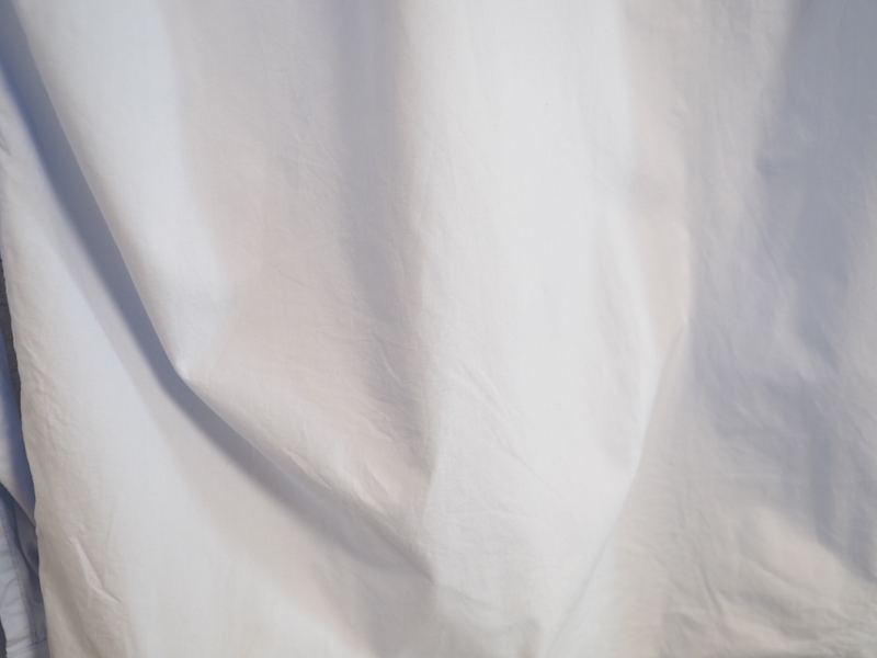 後ろ身頃のビフォー(写真左)とアフター(写真右)