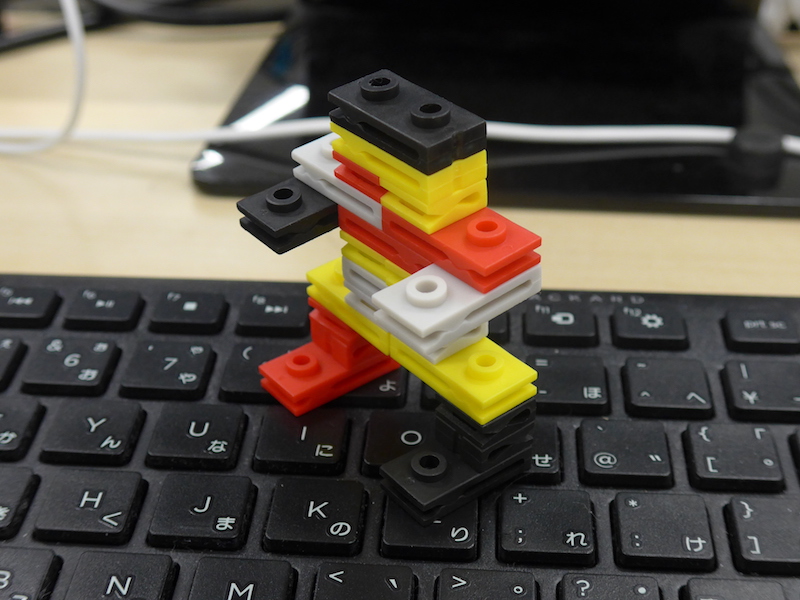 ロボット型の名刺立てが完成