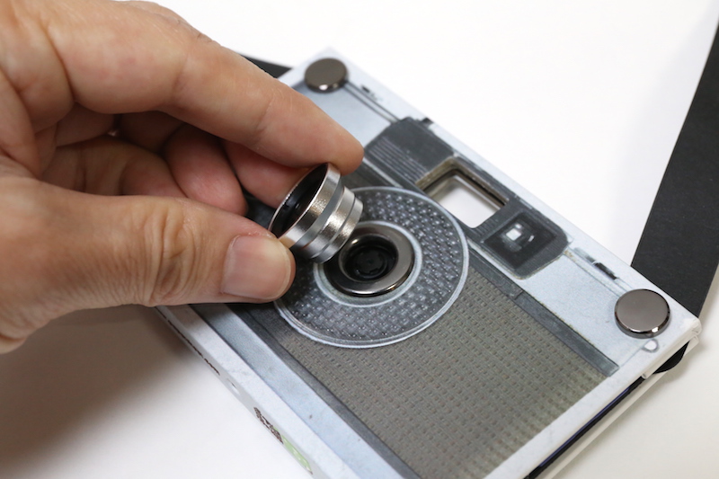 アタッチメントレンズは磁石でくっつく