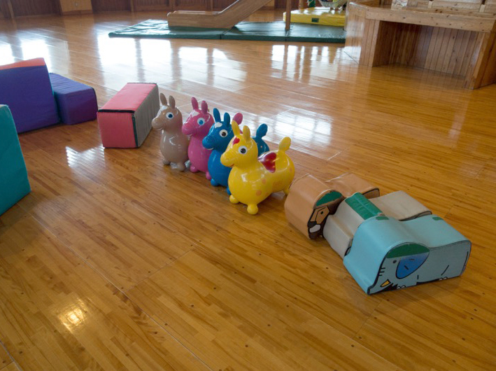 現代の遊具も充実