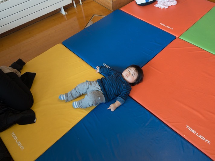マットが敷かれたコーナーもあったので、息子と一緒に休憩