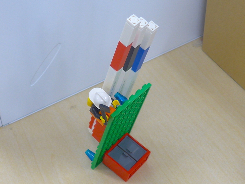 自宅に余っていたブロックを組み合わせて、ペン立てを作ってみた