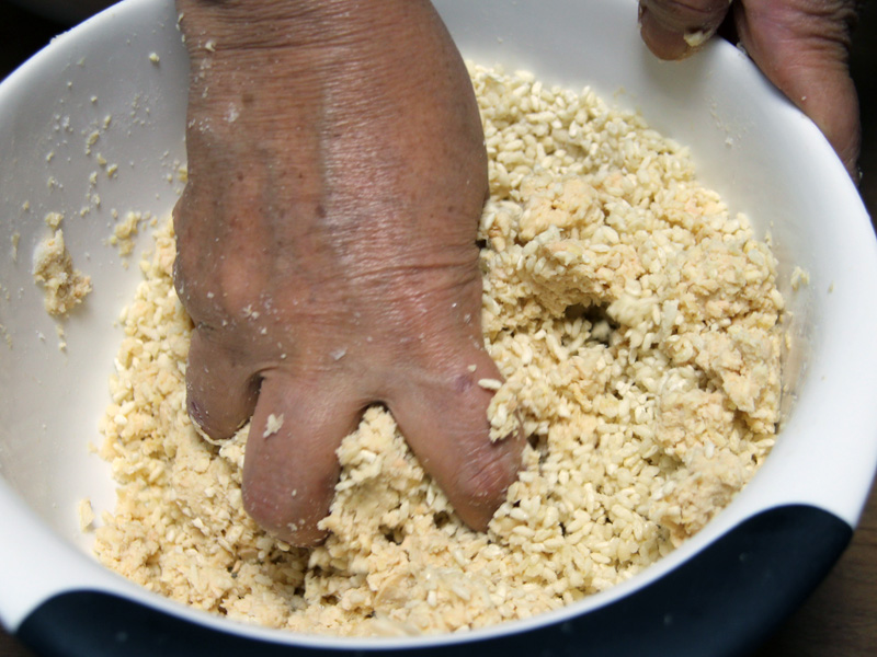 その後、大豆とも混ぜ合わせる