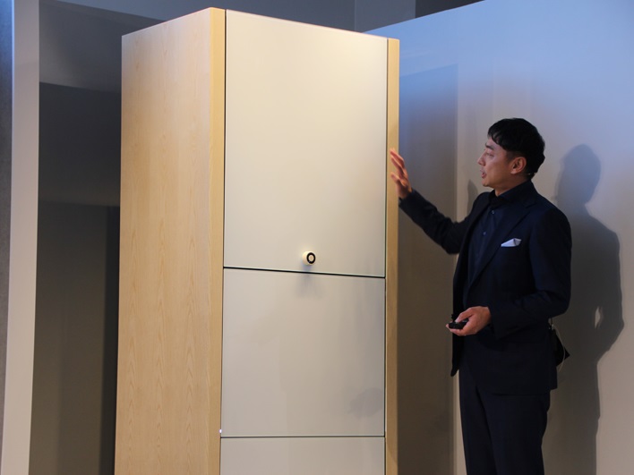 全自動衣類折りたたみ機「laundroid」